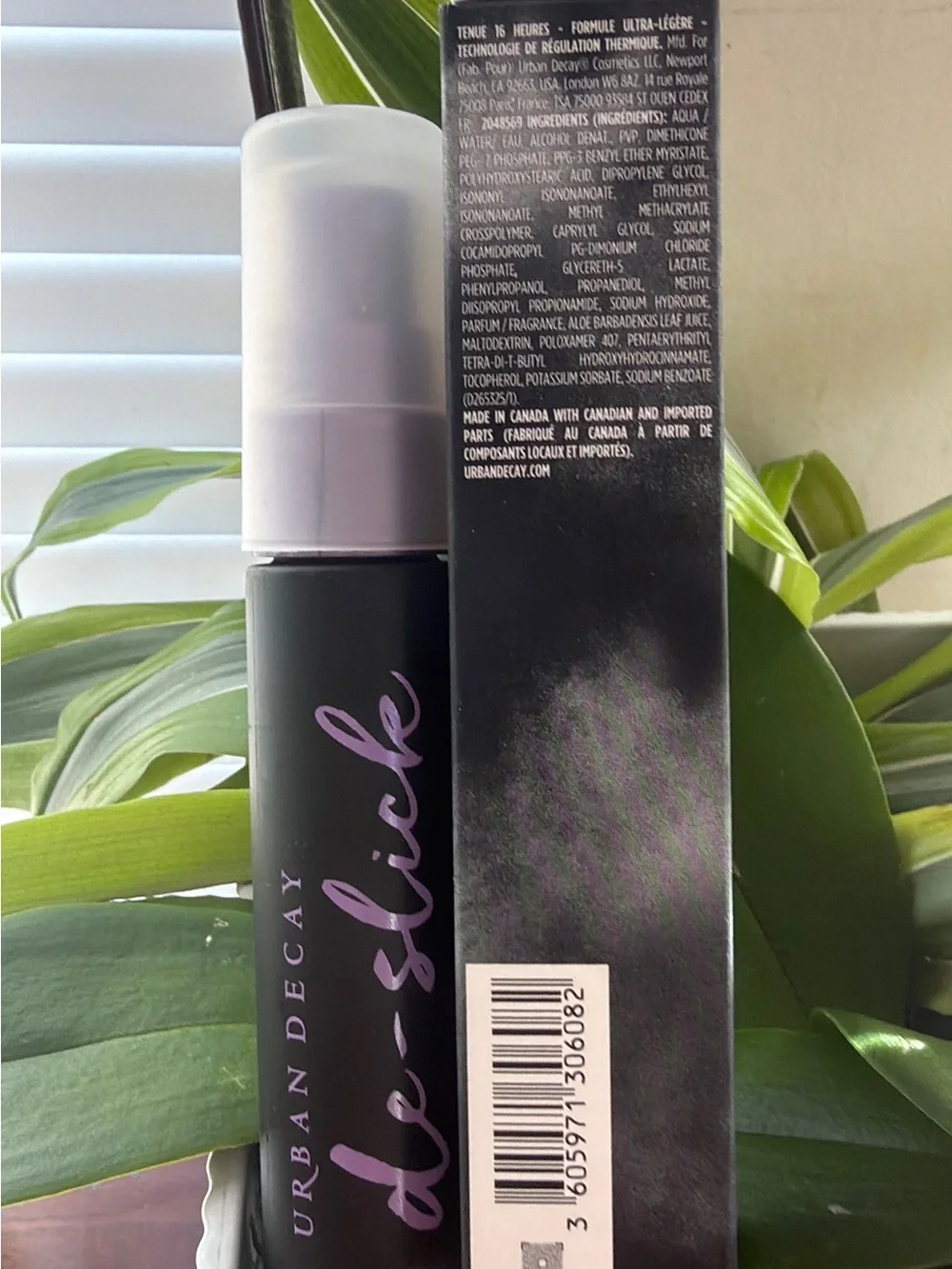 Urban Decay De-Slick Makeup Setting Spray — Black with Purple Accents